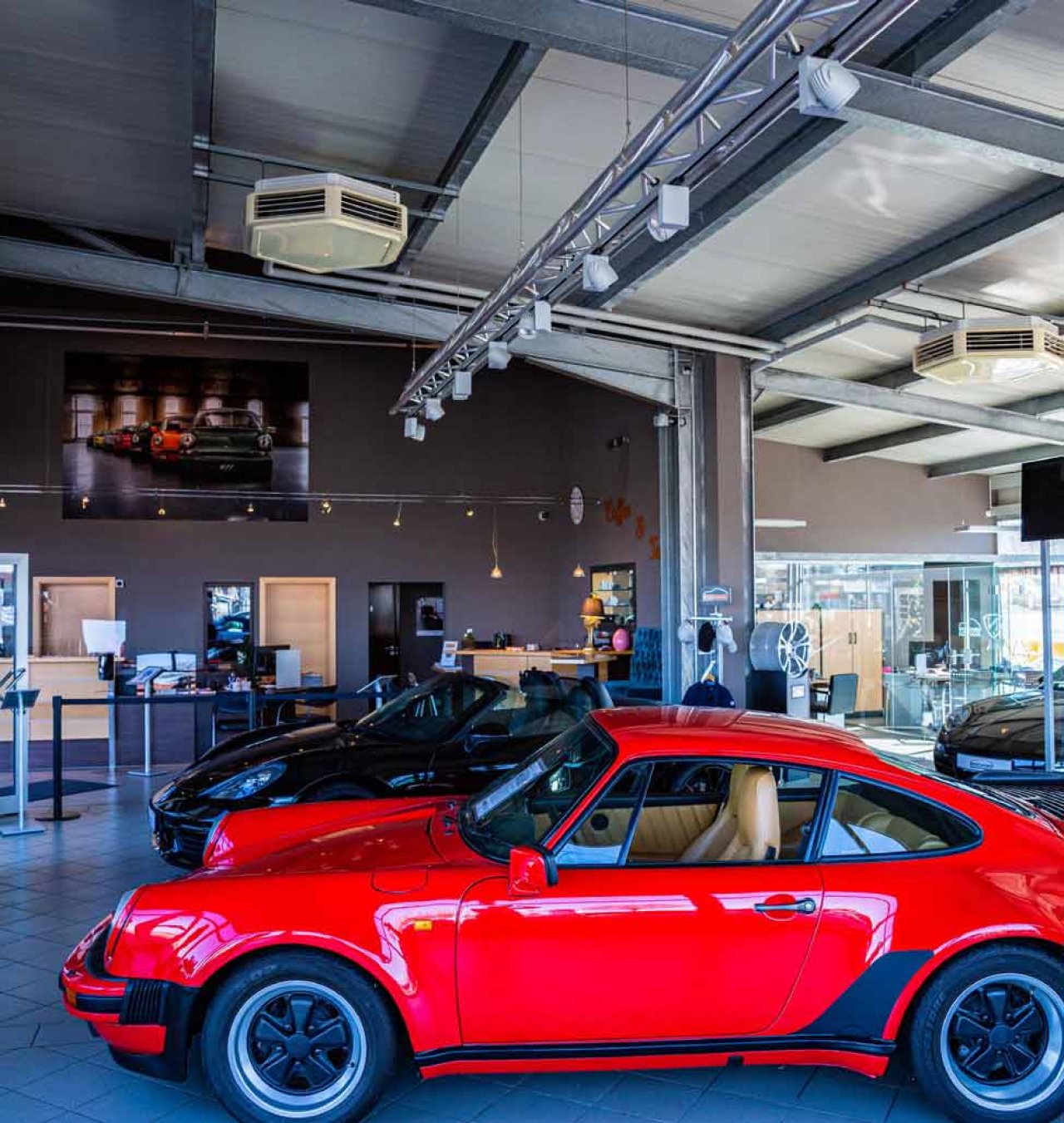 Autos Showroom – Sportwagen Nowa – Referenz Nutz GmbH